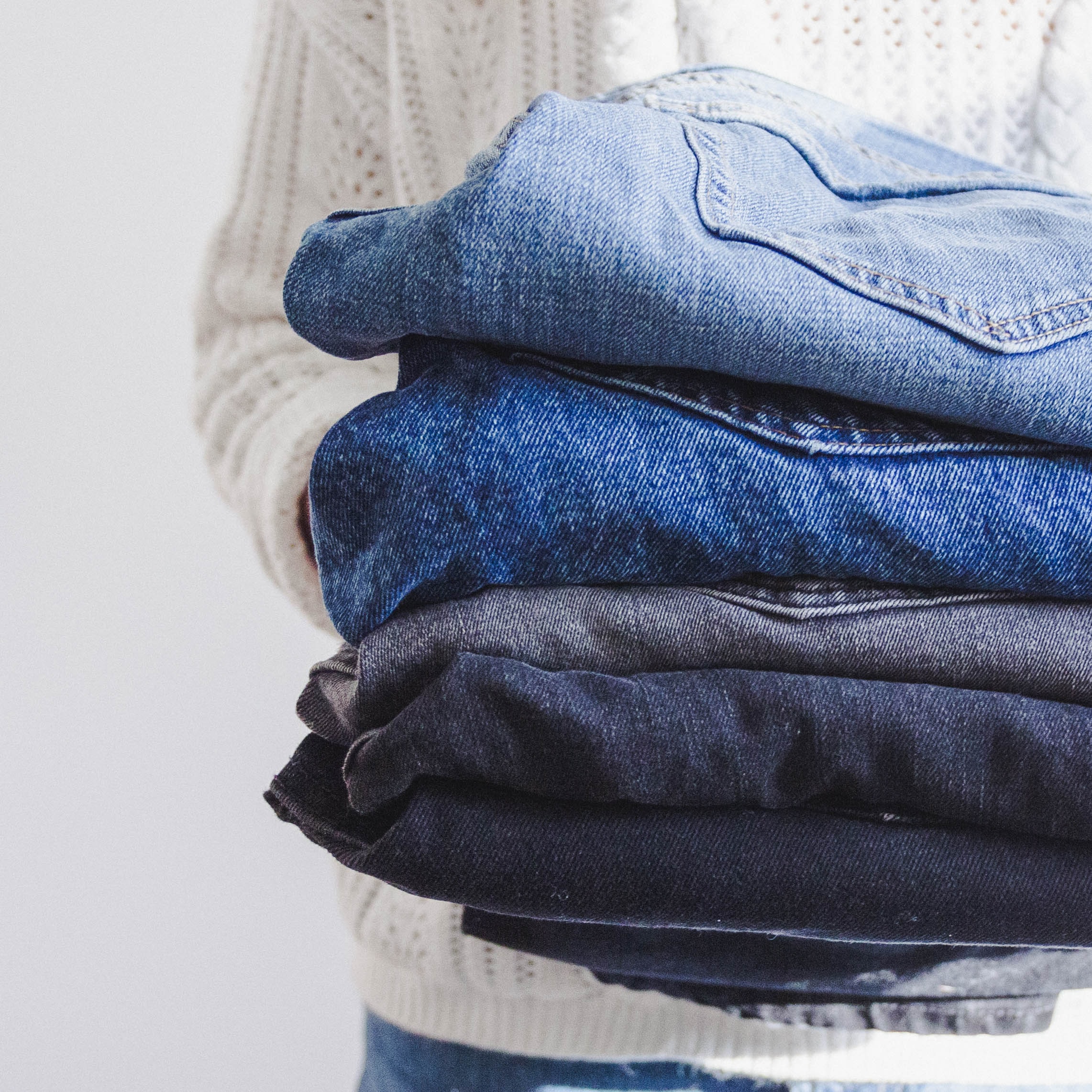 Celana Chino dan Jeans, Apa Bedanya?