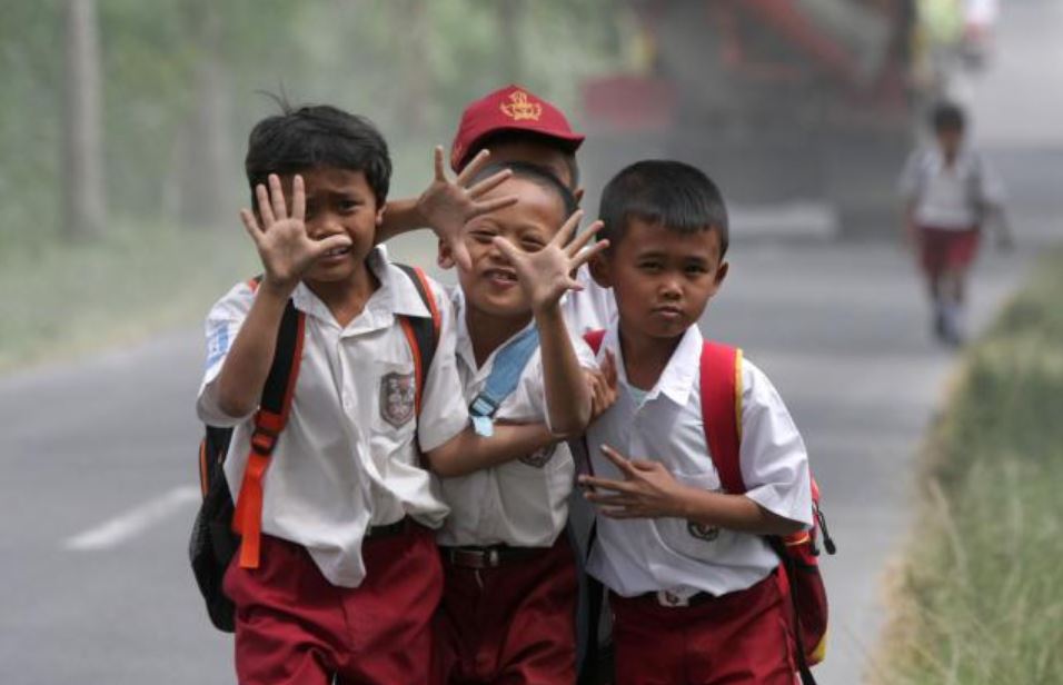 The Meaning of the Colors of School Uniforms in Indonesia